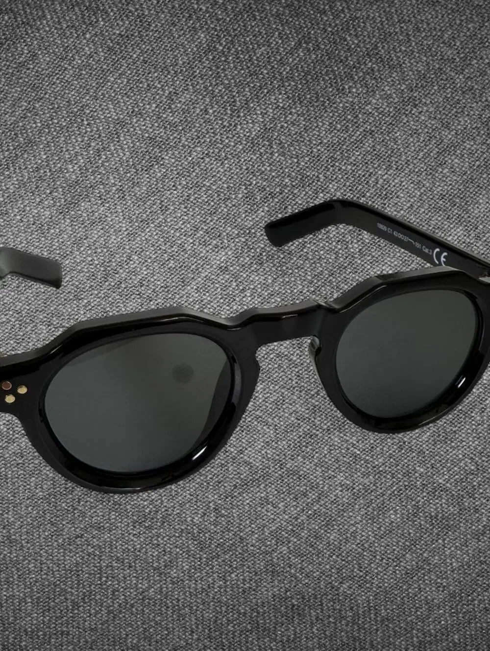 Black Round Sunglasses Gold Rivet Retro Style - Unbranded